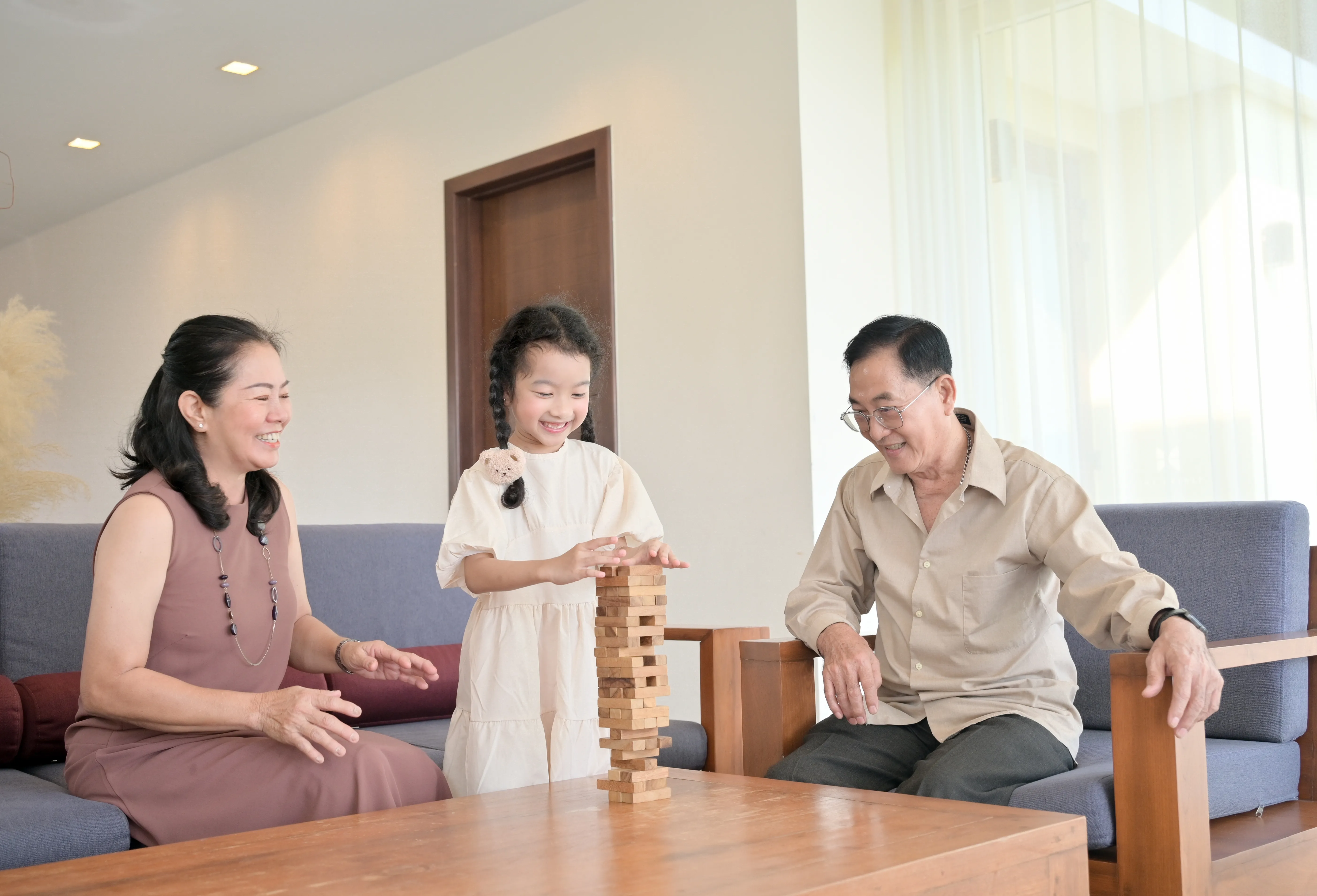 Play_board_games_with_your_family